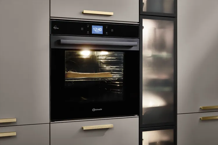 Foto van een keuken die wordt vergeleken met keuken wrappen